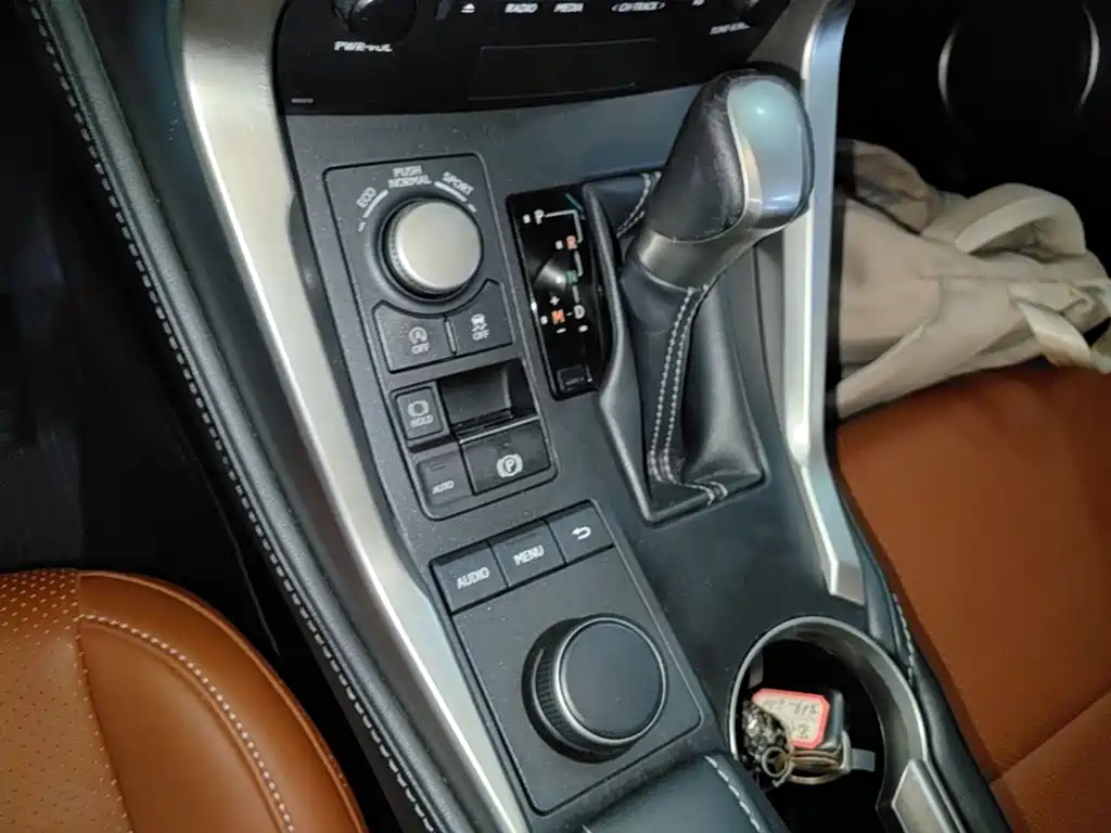 Lexus NX — миниатюра 14