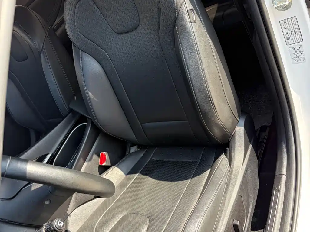 Hyundai Elantra — миниатюра 7