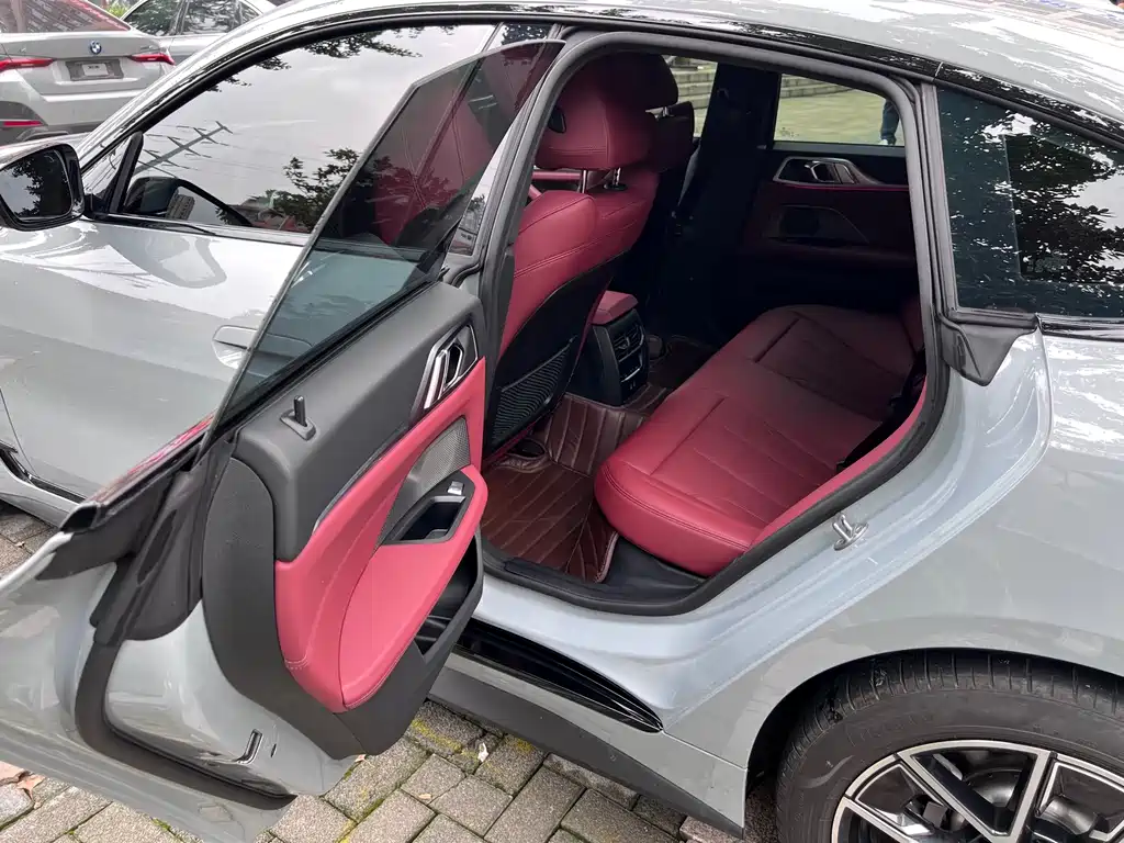 BMW i4 — миниатюра 10