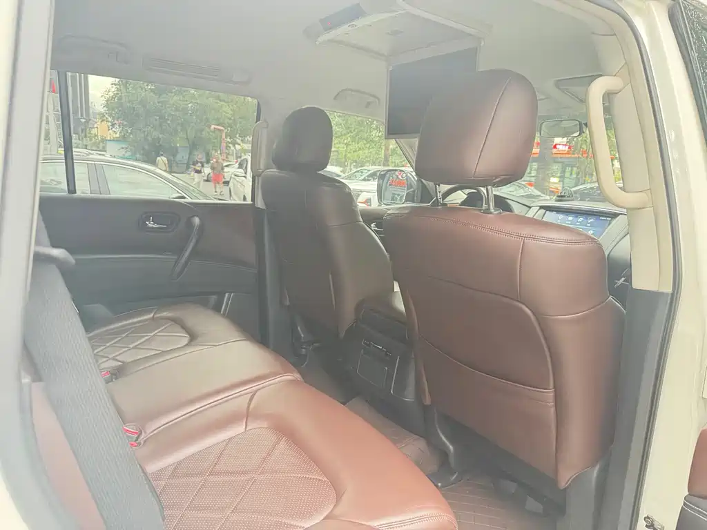 Nissan Patrol — миниатюра 10