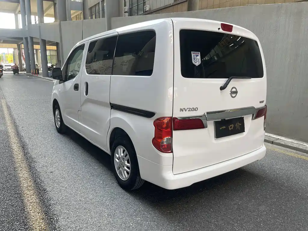 Nissan NV200 — миниатюра 10