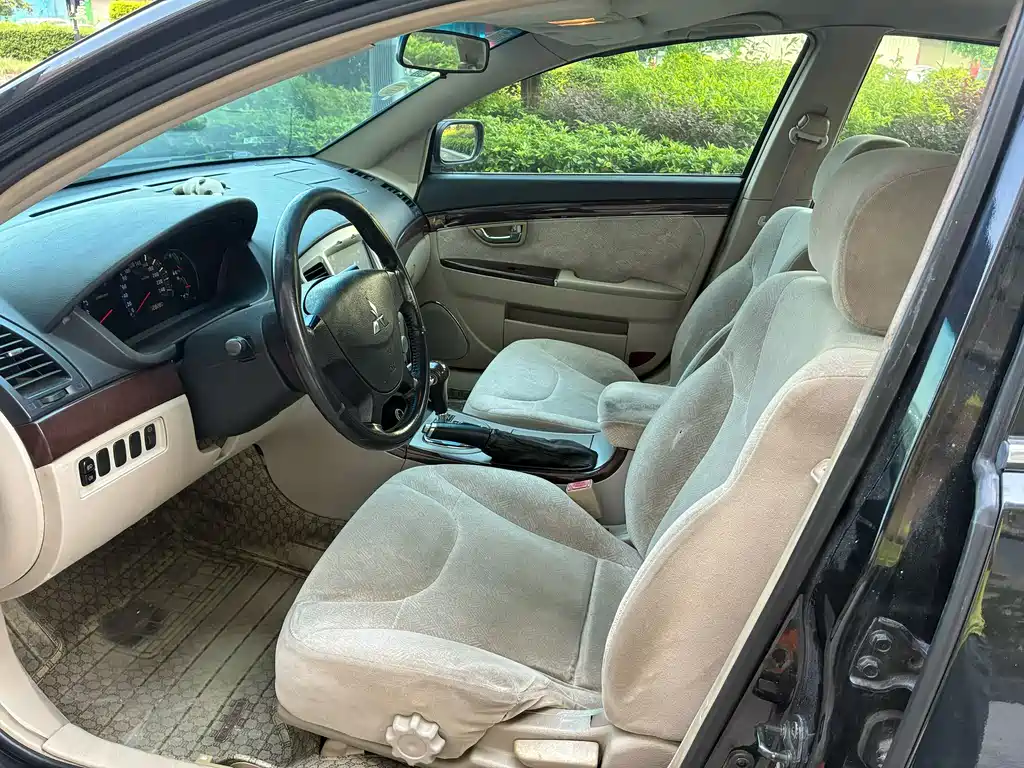 Mitsubishi Galant — миниатюра 5