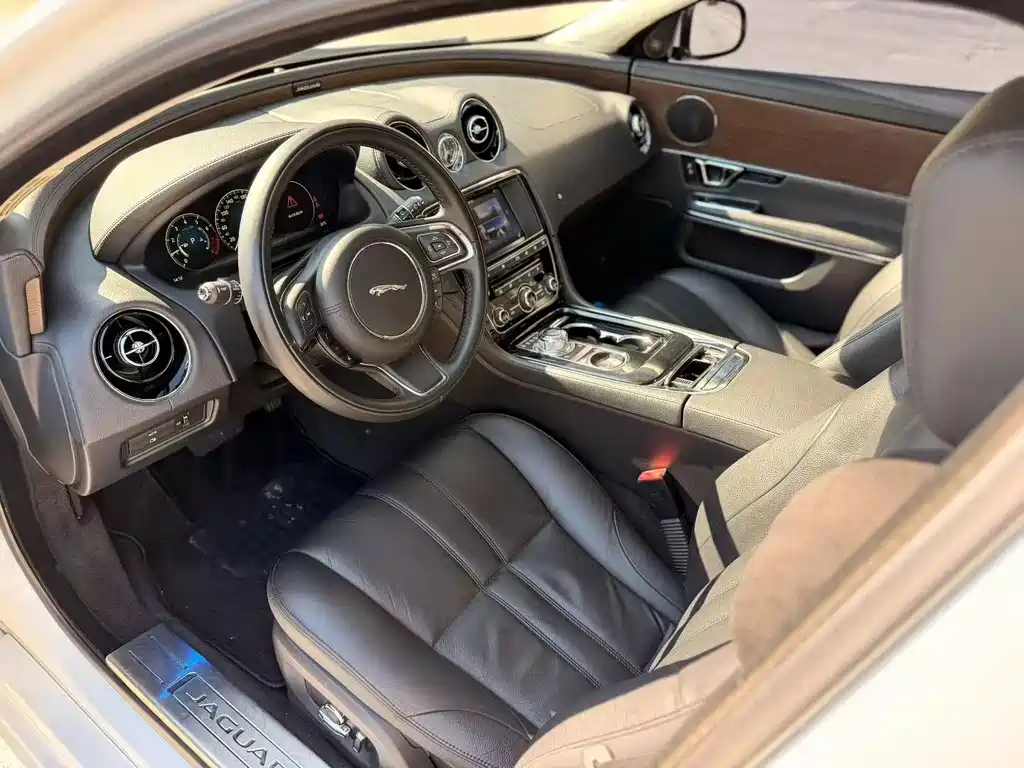 Jaguar XJ — миниатюра 4