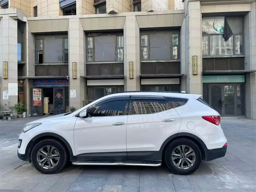 Hyundai Santa Fe 2013 2.4L AT