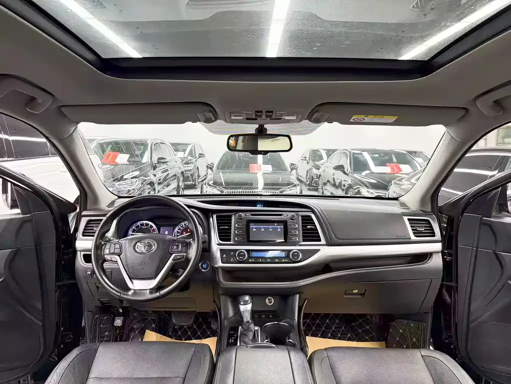 Toyota Highlander 2015 2.0T Luxury 7 мест
