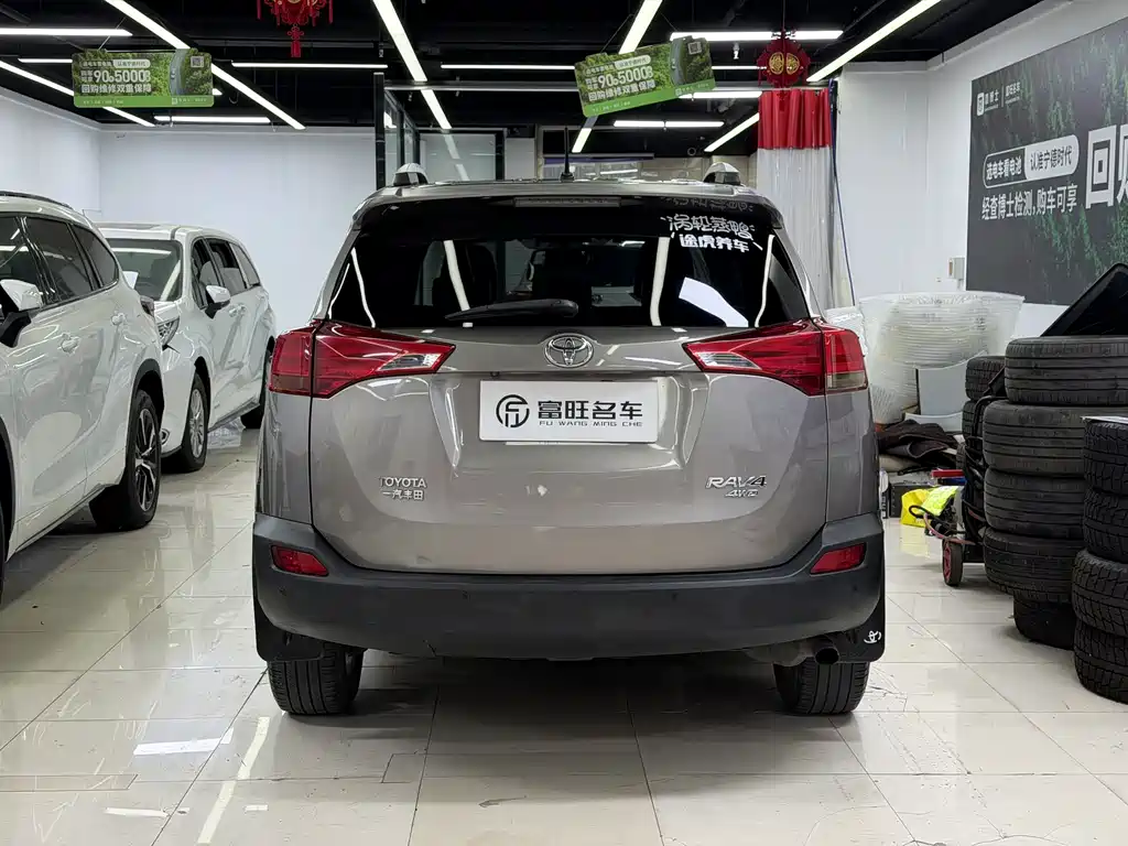 Toyota RAV4 — миниатюра 6
