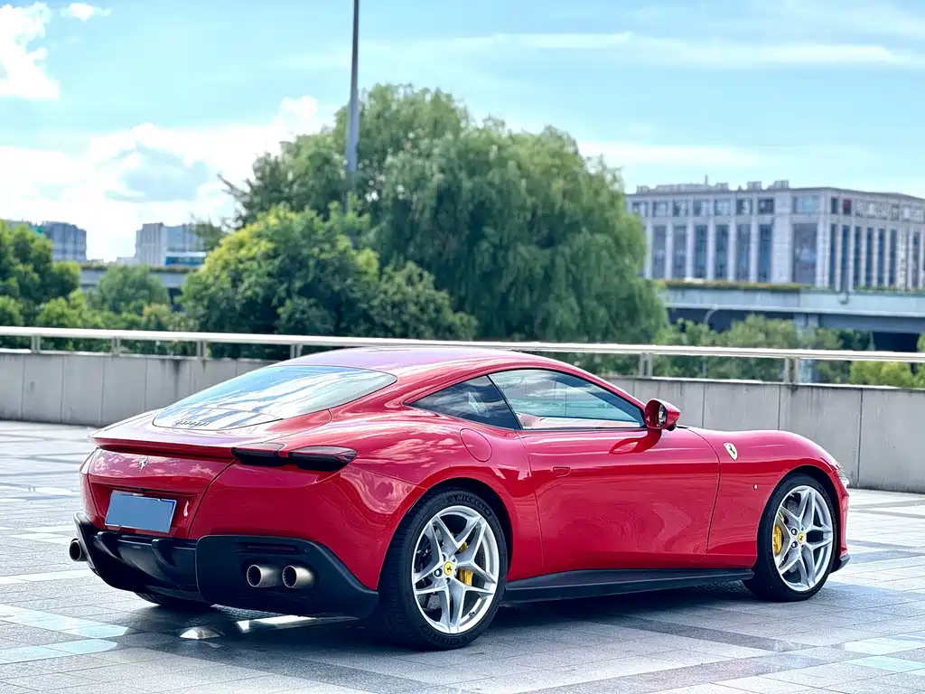 FERRARI ROMA