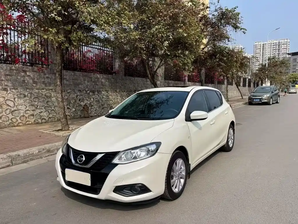 NISSAN TIIDA