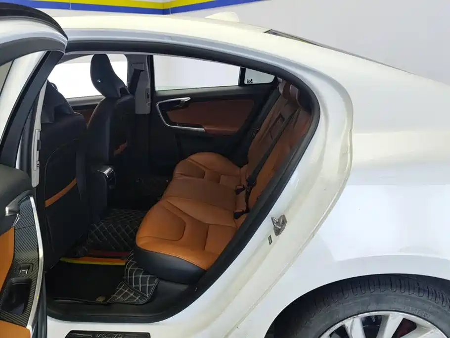 Volvo S60 — миниатюра 11