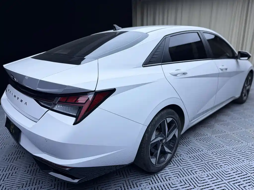 Hyundai Elantra — миниатюра 9