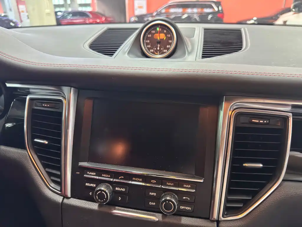 Porsche Macan — миниатюра 15