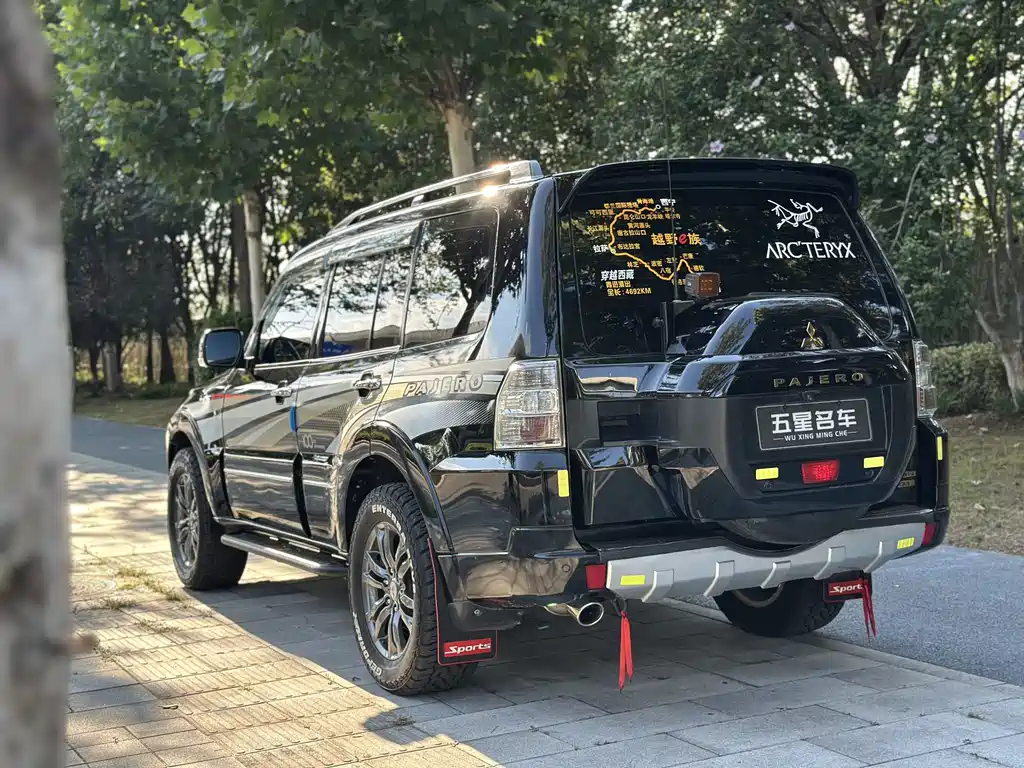 Mitsubishi Pajero (Import) — миниатюра 9
