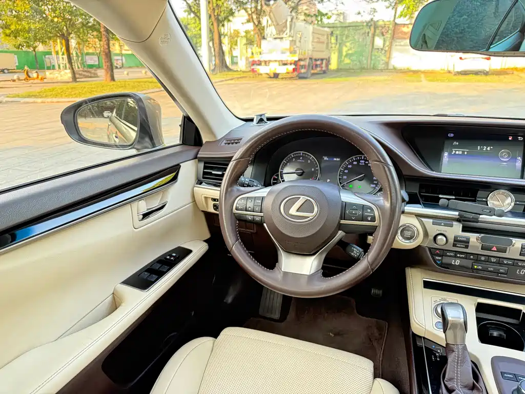Lexus ES — миниатюра 14