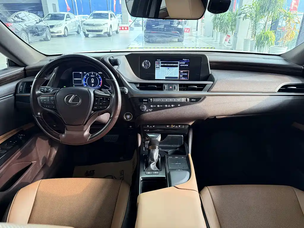 Lexus ES — миниатюра 10