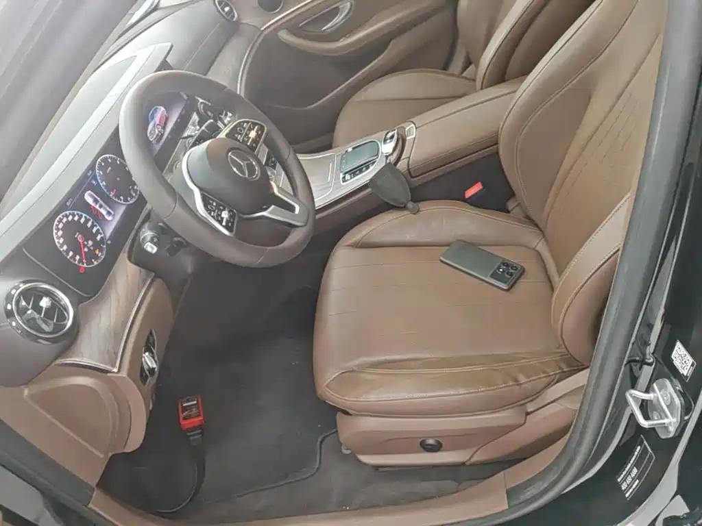 Mercedes-Benz E-Class — миниатюра 15