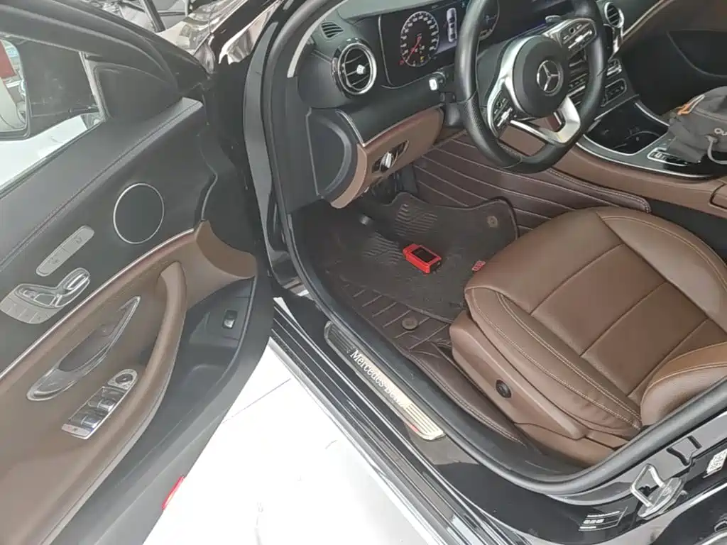 Mercedes-Benz E-Class — миниатюра 16