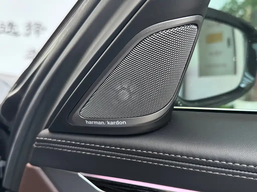 BMW 7 Series — миниатюра 11