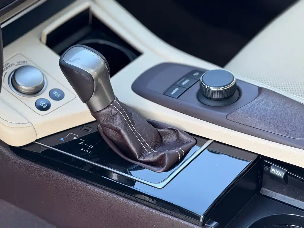 Lexus ES — миниатюра 12