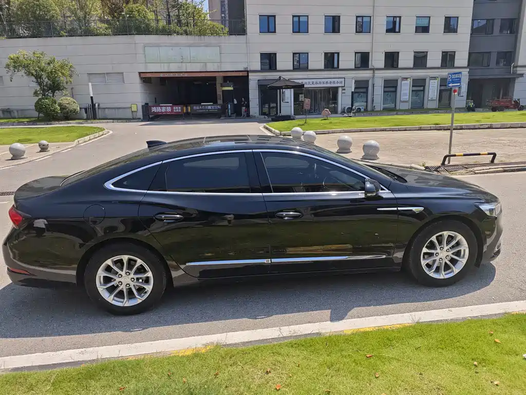 Buick LaCrosse — миниатюра 10