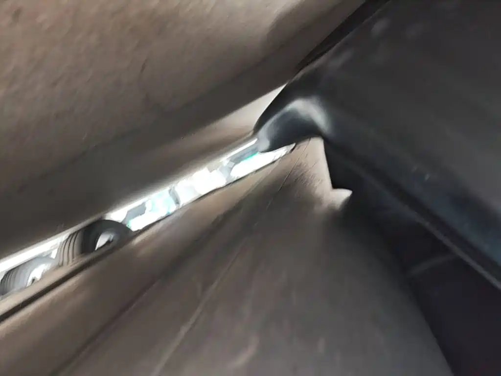 Tesla Model Y — миниатюра 21
