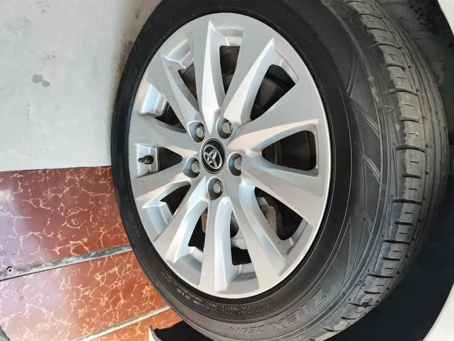 Toyota Camry — миниатюра 6