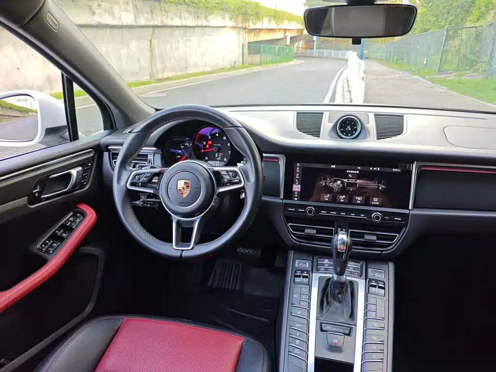 Porsche Macan — миниатюра 12