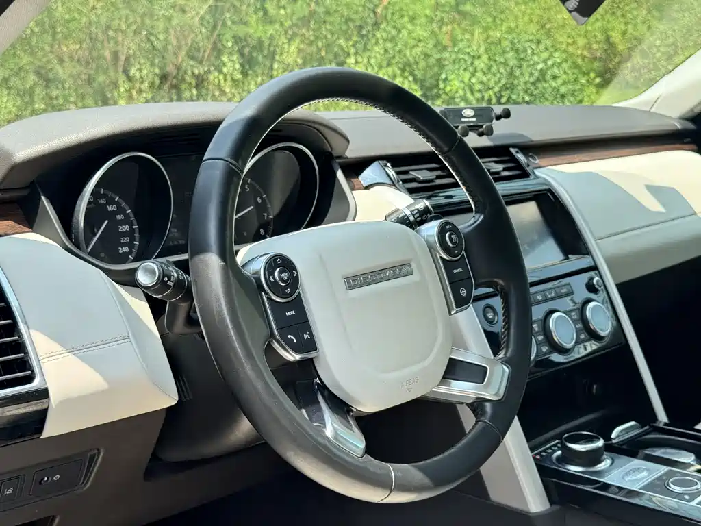Land Rover Discovery — миниатюра 5