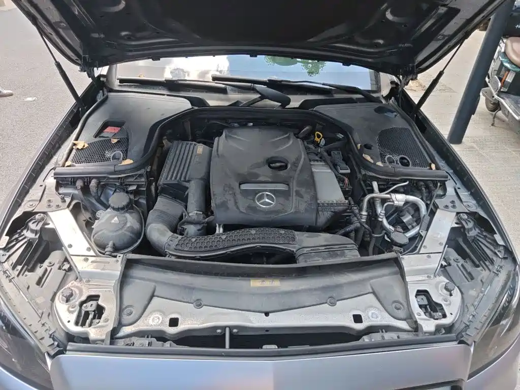 Mercedes-Benz E-Class — миниатюра 17