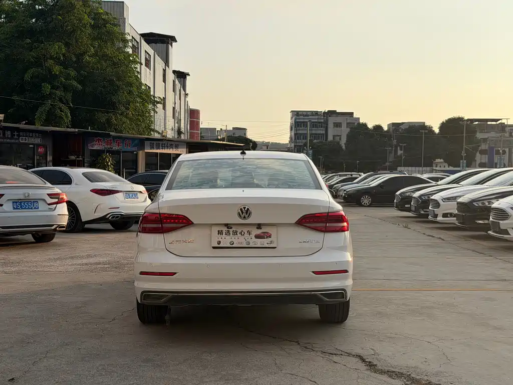 Volkswagen Lavida — миниатюра 5
