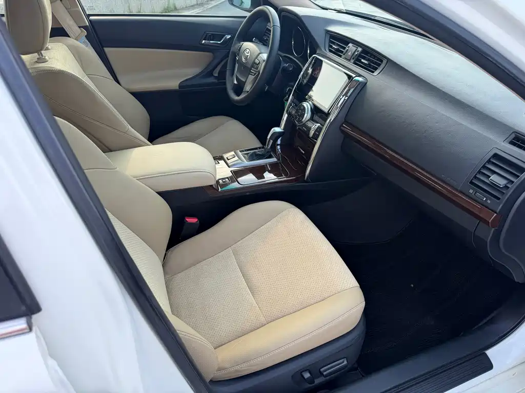 Toyota Reiz — миниатюра 10