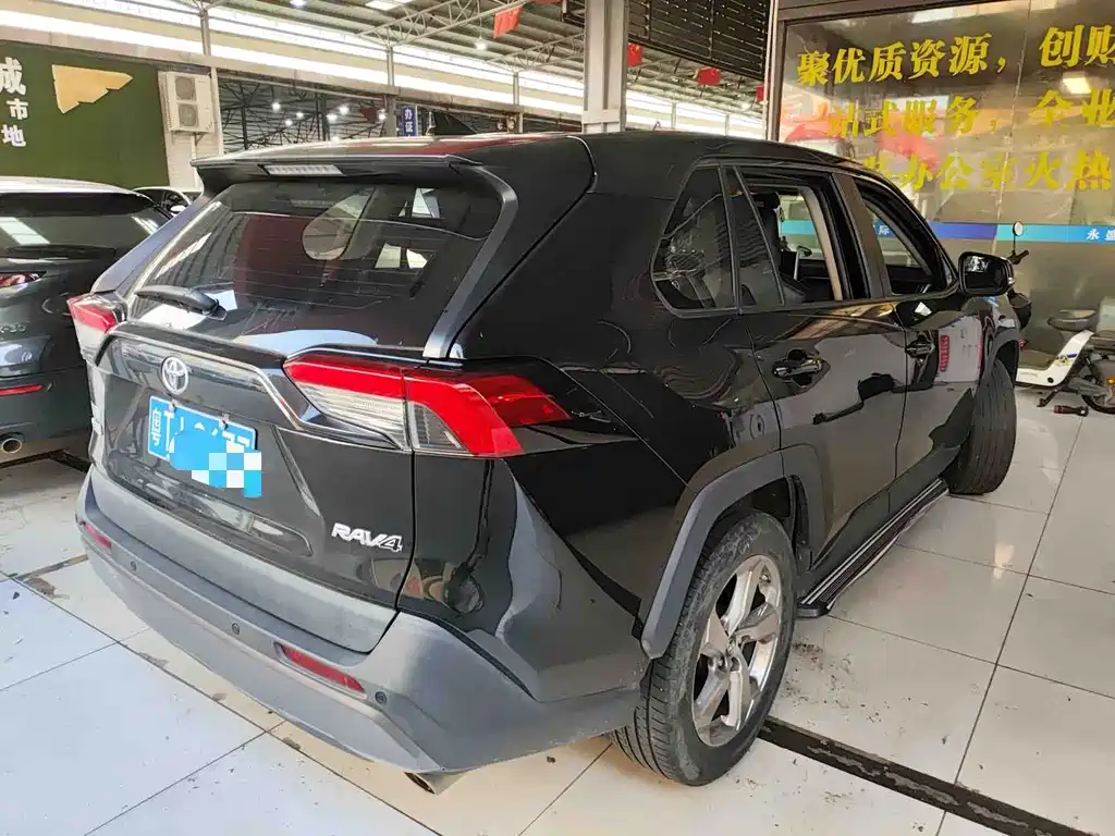 Toyota RAV4 — миниатюра 4