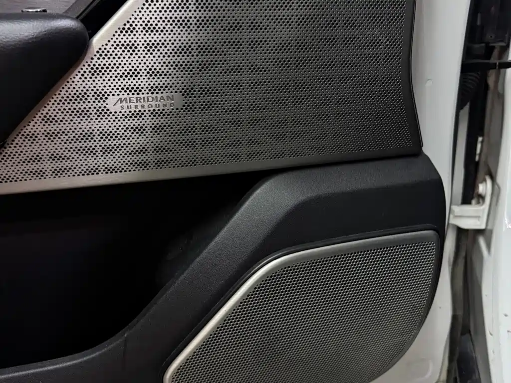 Land Rover Velar — миниатюра 12