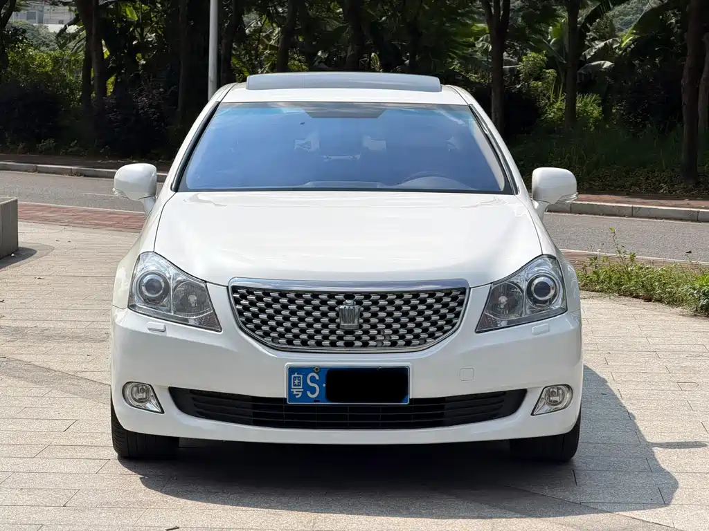 Toyota Crown — миниатюра 2