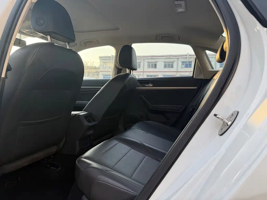 Volkswagen Lavida — миниатюра 8