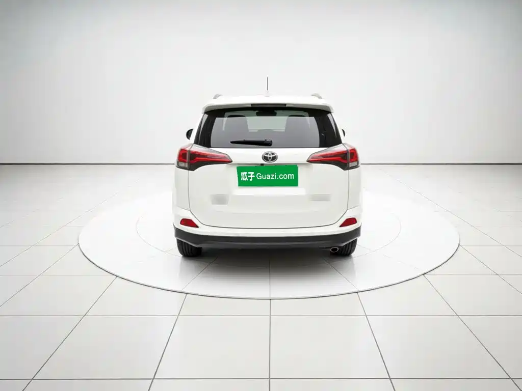 Toyota RAV4 — миниатюра 3