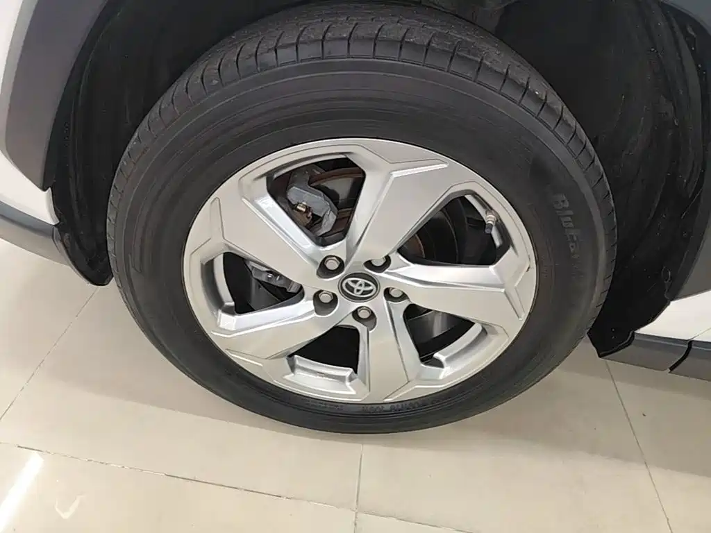 Toyota RAV4 — миниатюра 23