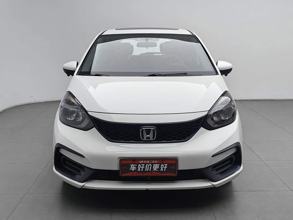 Honda Fit 1.5 л 2023 г. Белый, пробег 49700 км