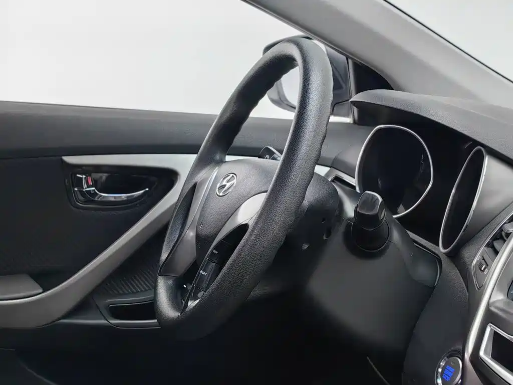Hyundai Elantra Langdong — миниатюра 22
