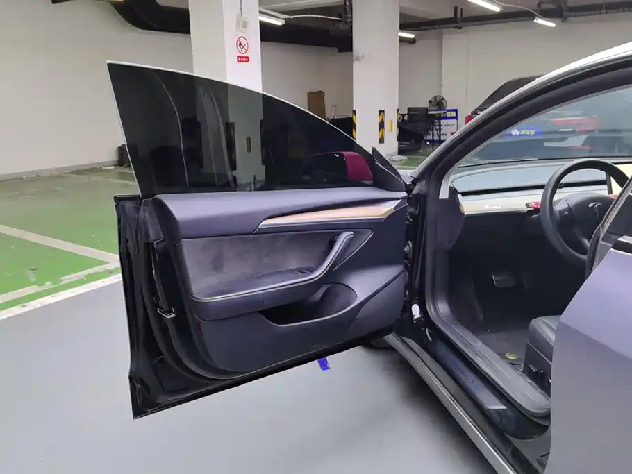 Tesla Model 3 — миниатюра 7