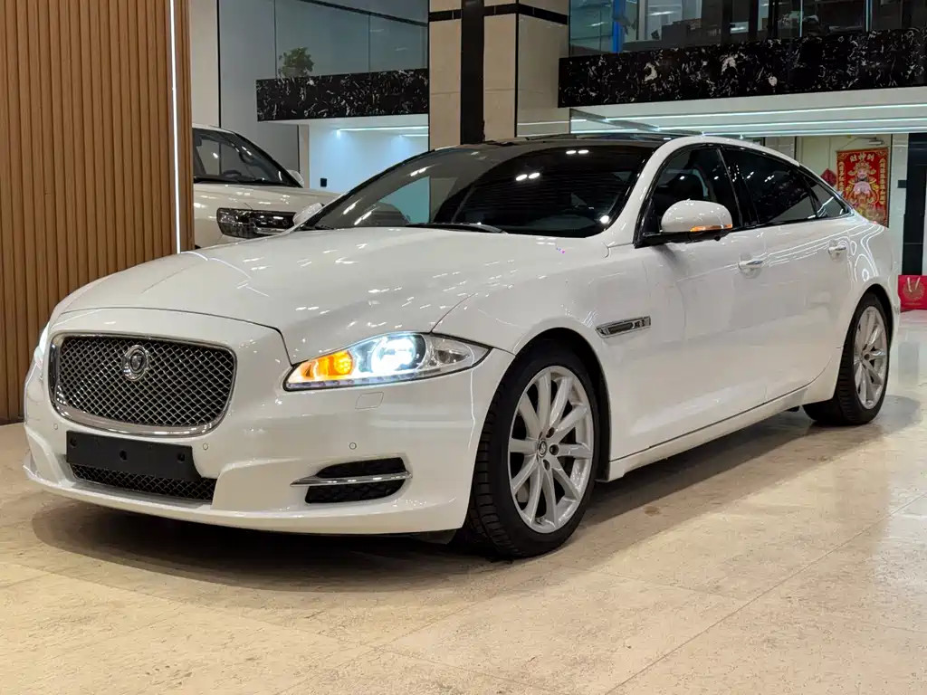 Jaguar XJ