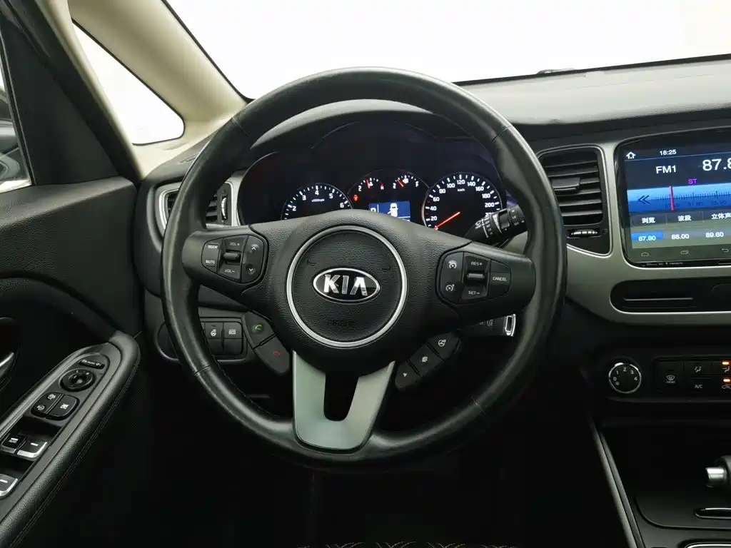 Kia Carens — миниатюра 11