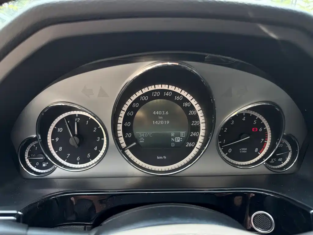 Mercedes-Benz E-Class — миниатюра 12