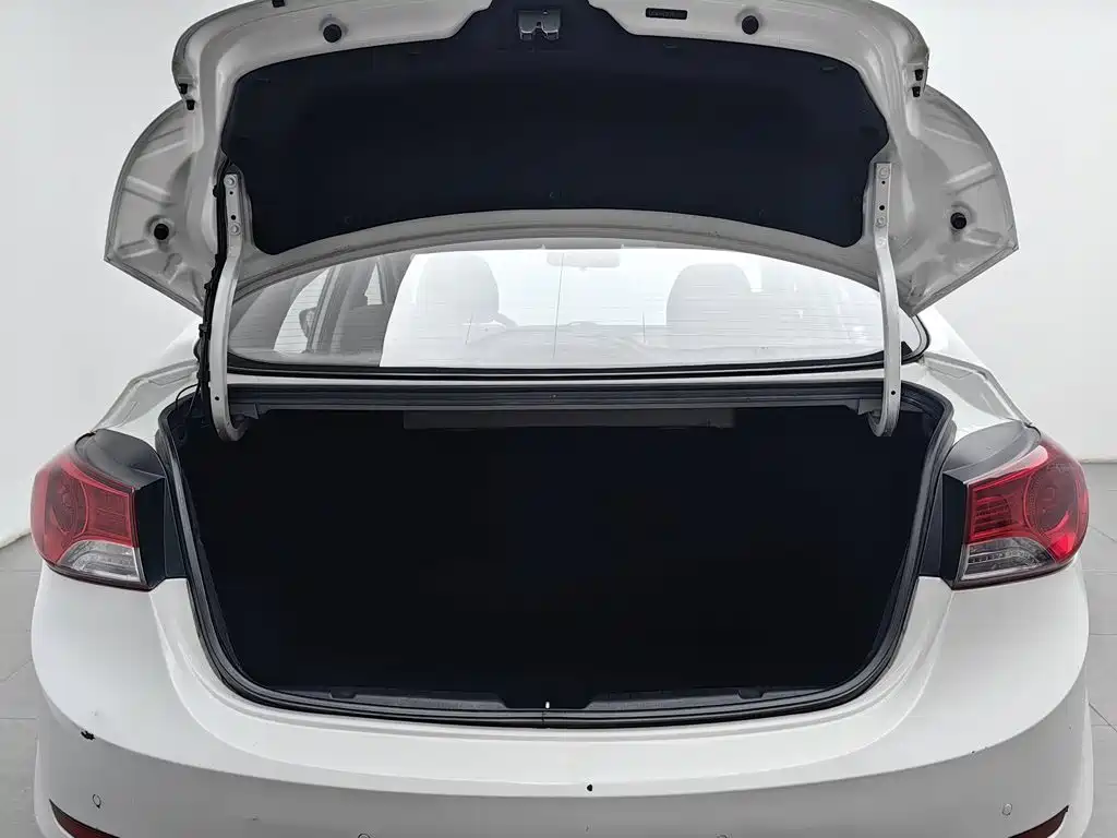 Hyundai Elantra Langdong — миниатюра 16