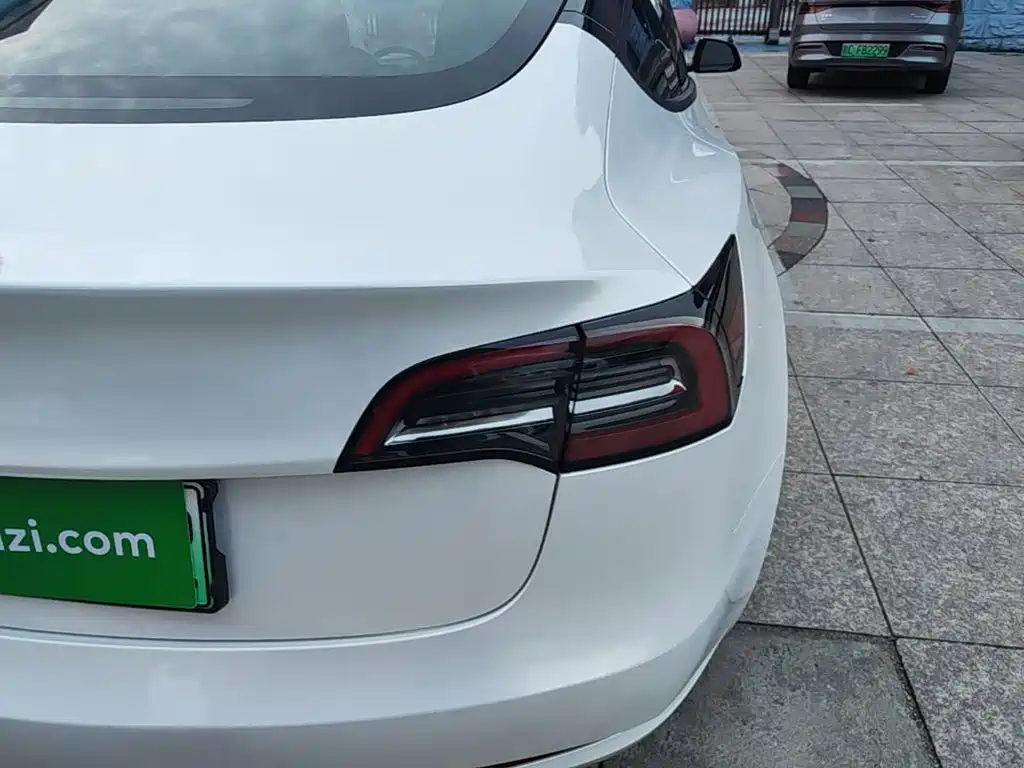 Tesla Model 3 — миниатюра 8
