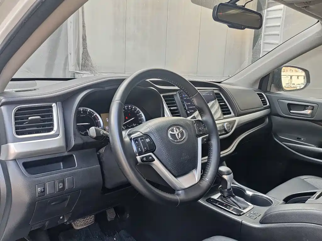Toyota Highlander — миниатюра 10