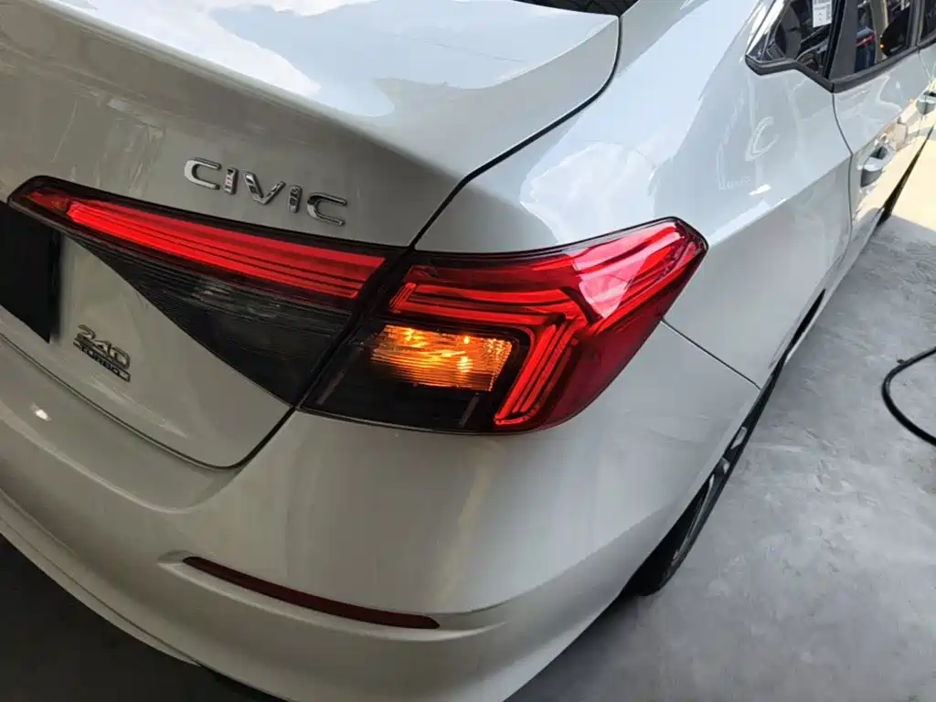 Honda Civic — миниатюра 8