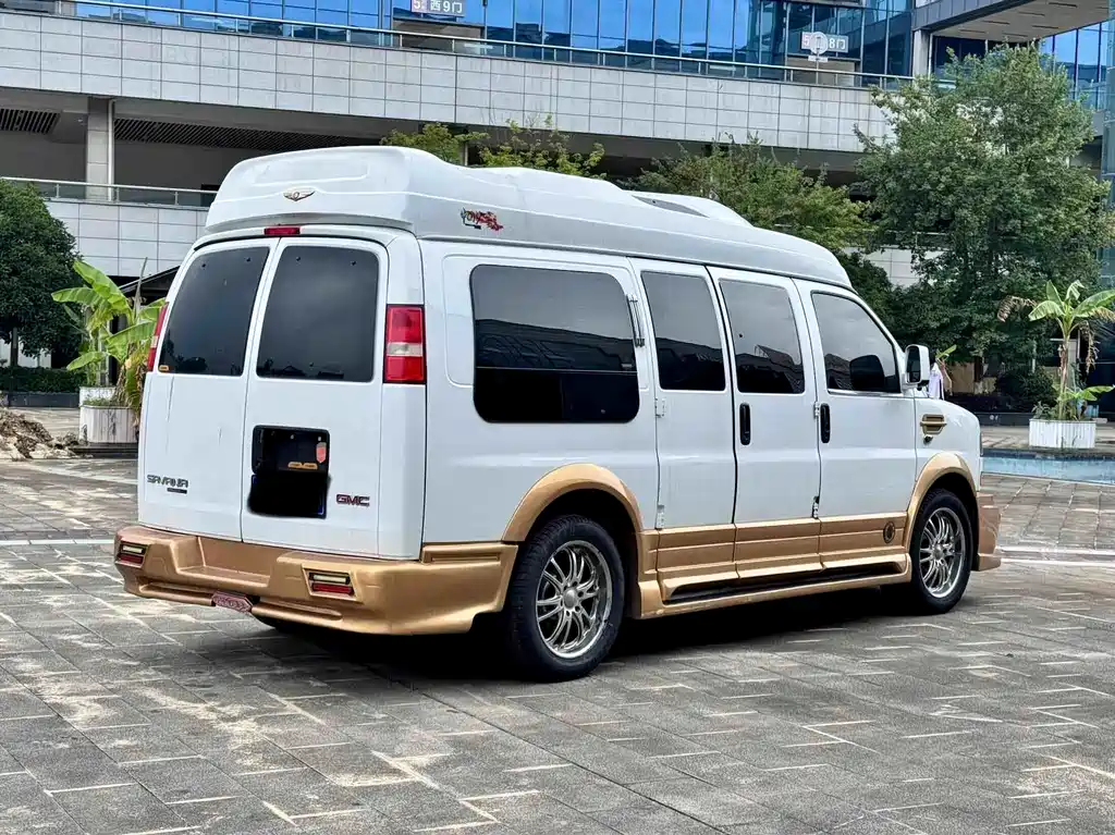 GMC Savana — миниатюра 6