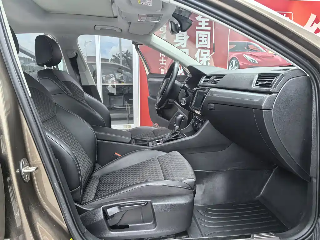 Skoda Superb — миниатюра 10