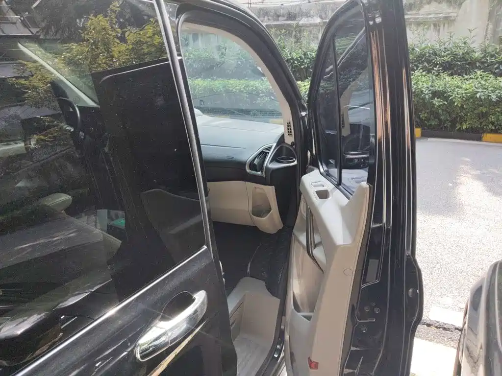 Ford Tourneo — миниатюра 20