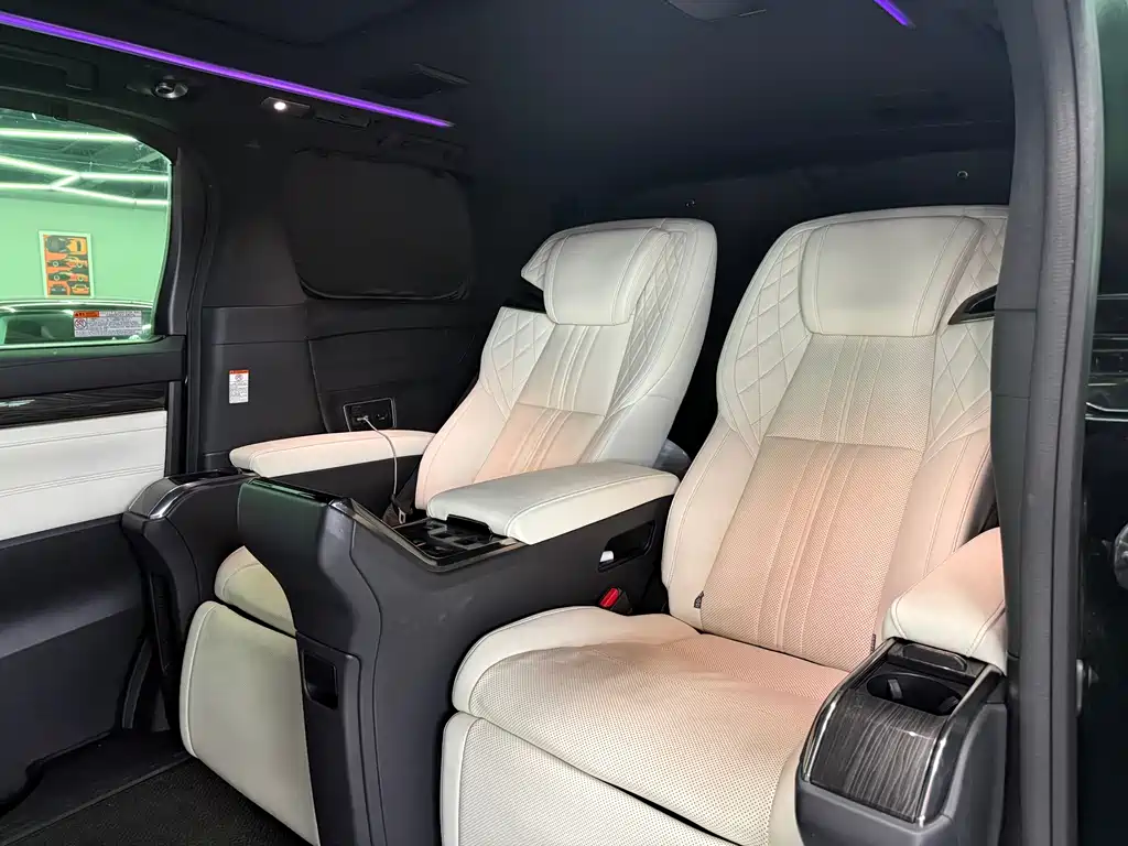 Lexus LM — миниатюра 9